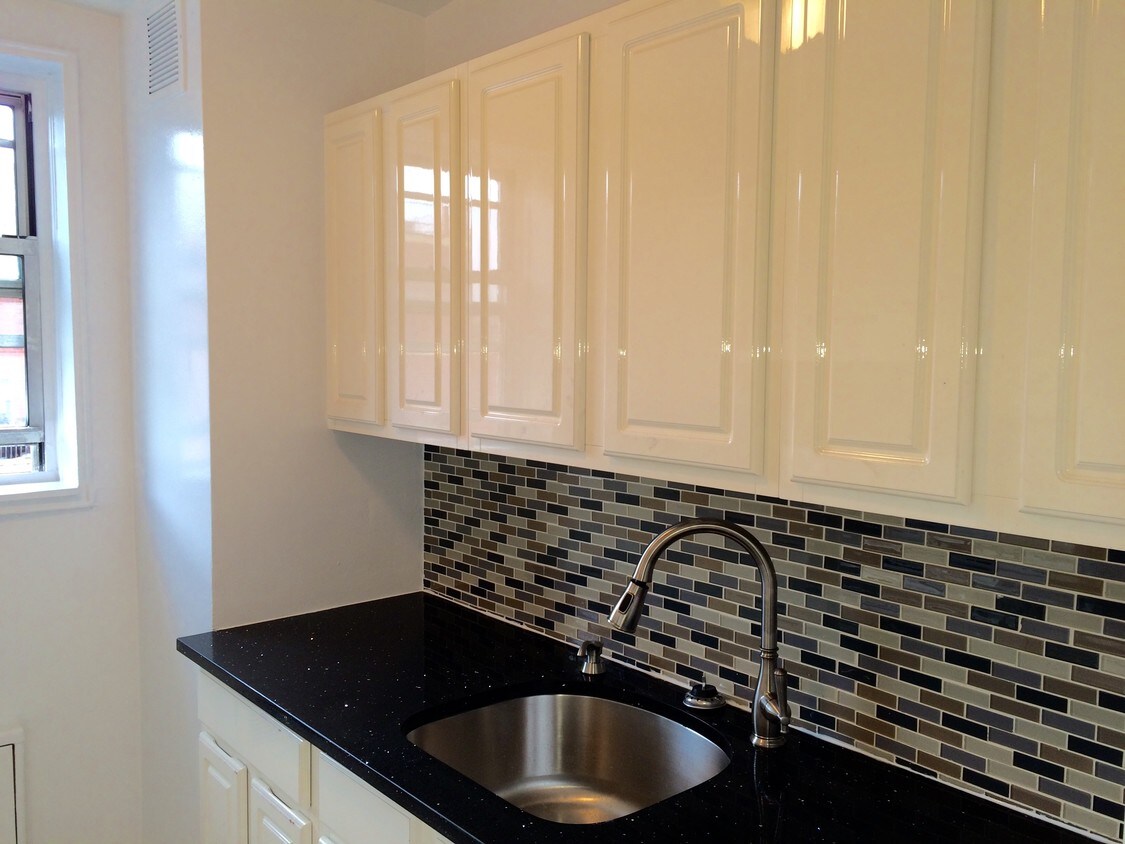 Foto principal - 139-45 35th Ave