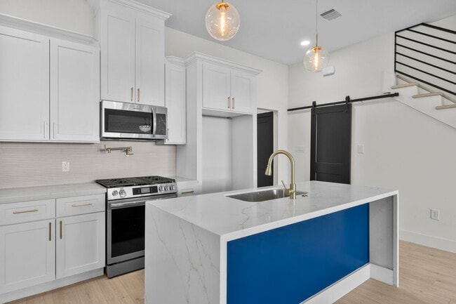 Building Photo - 3617 Dreyfus St