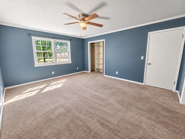 Building Photo - 2210 Haven Crest Dr