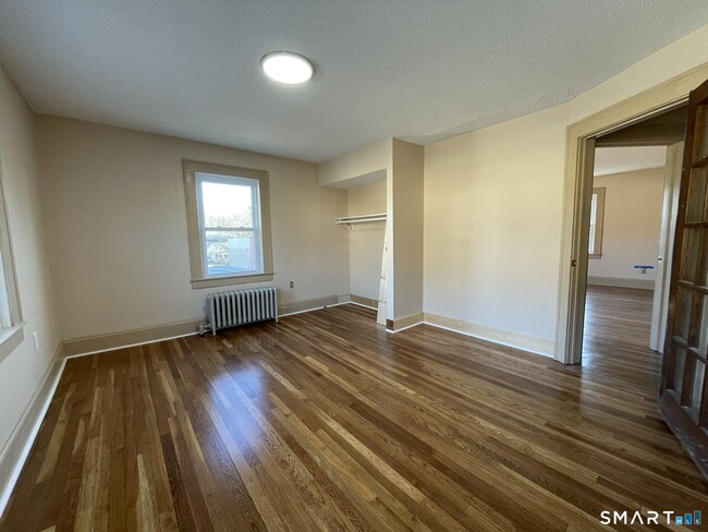 Building Photo - 482 W Main St