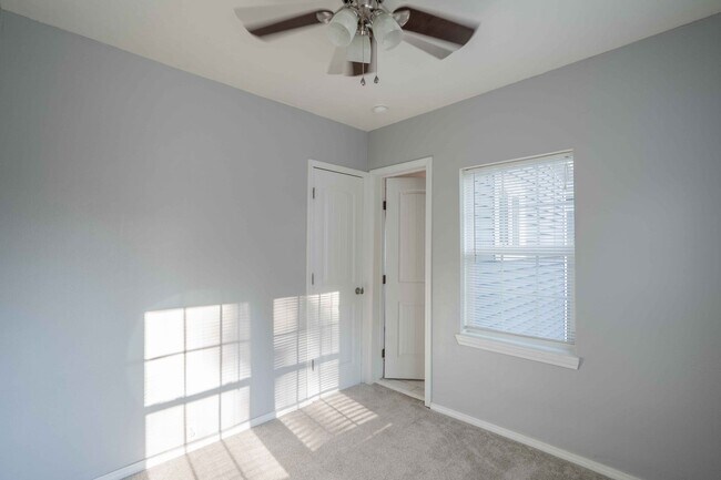 Building Photo - 2 Bed | 1 Bath Near TU!
