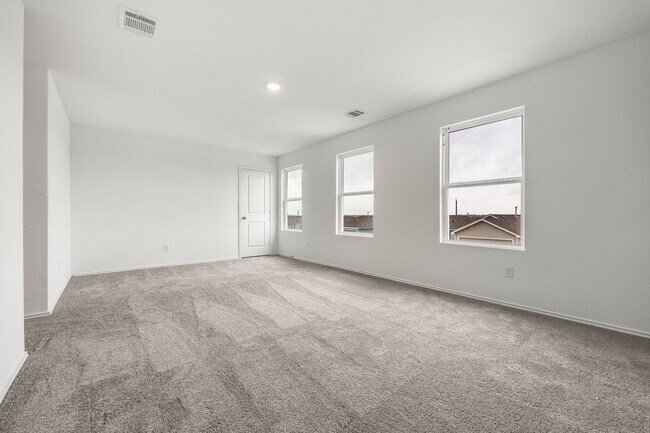 Building Photo - Charming 4BR/2BA in St. Hedwig – Open Floo...