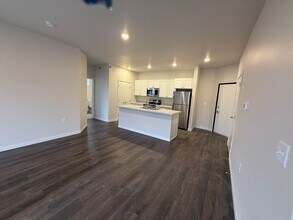 Building Photo - 1104 9th St W