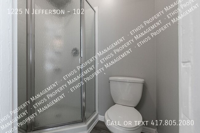 Building Photo - 1225 N Jefferson-102