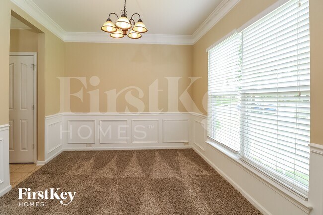 Foto del edificio - 8019 Bushy Creek Dr