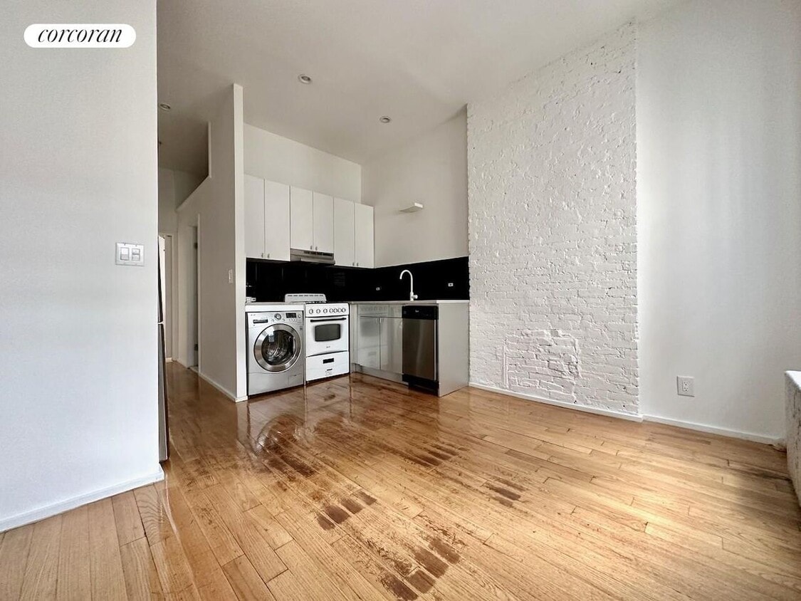 Foto principal - 410 W 36th St.