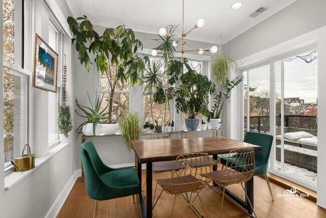 Foto del edificio - Stunning 2-Bedroom Condo in Prime Location