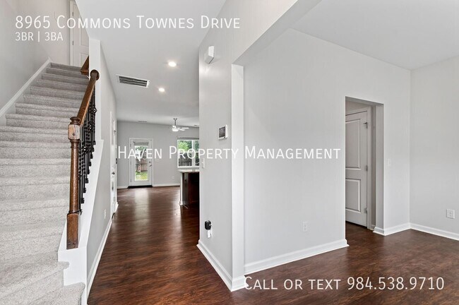 Foto del edificio - 8965 Commons Townes Dr