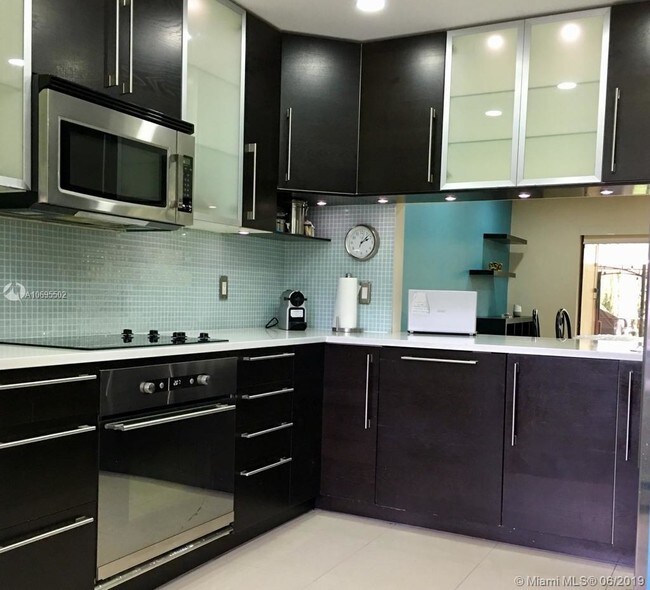 Foto del edificio - 214 Lakeside Cir