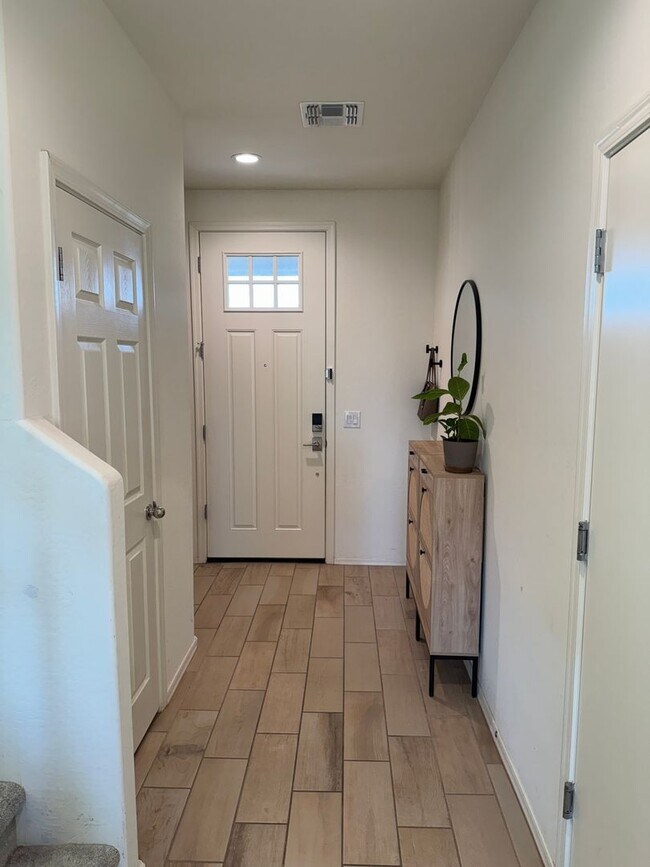 Building Photo - Charming 3 Bedroom House in Avondale