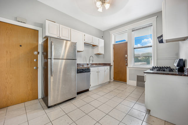 Foto del edificio - 2939 W Belmont Ave