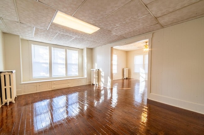 Foto del edificio - Beautifully refreshed 4-bedroom, 2-bath home in Millville