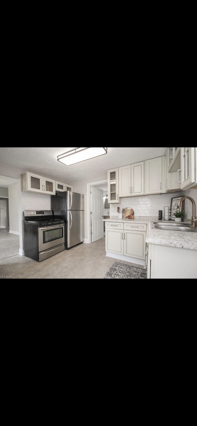 Building Photo - 3121 W 18th Plz