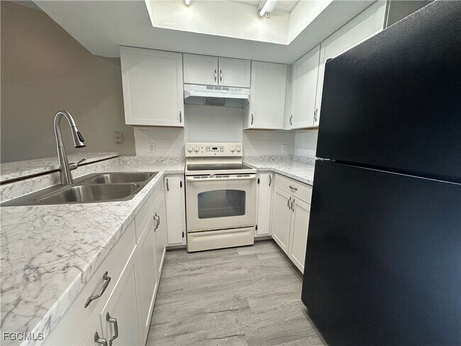Foto del edificio - 829 Gleason Pkwy