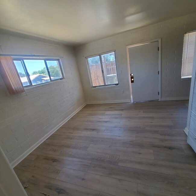 Building Photo - Winstons Properties