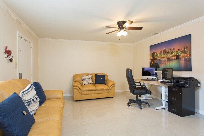 family room - 600 Toronto Ave