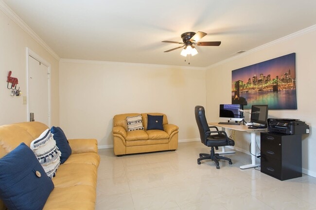 family room - 600 Toronto Ave