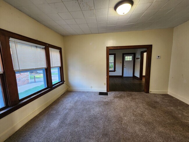 Foto del edificio - 3D Tour Available - Close to KSU Campus + Two Kitchens + Washer & Dryer Available August 1st!
