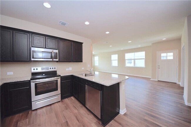 Foto del edificio - 1701 Logan Dr