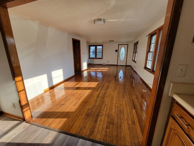 Foto del edificio - 136 E Edwards St