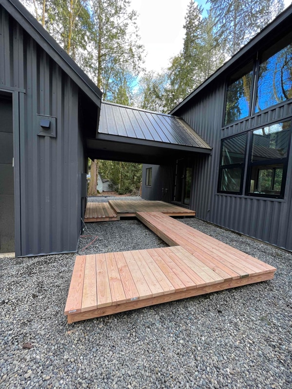 Building Photo - 562 E Pointes Dr W