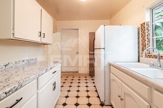 Building Photo - 1125 S Evergreen Ave