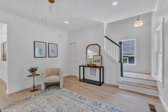 Building Photo - 801 N Elm St
