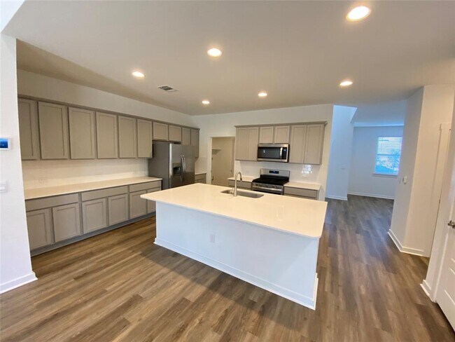 Foto del edificio - 8417 Linda Michelle Ln