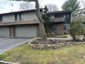 Building Photo - 292 Vista Dr