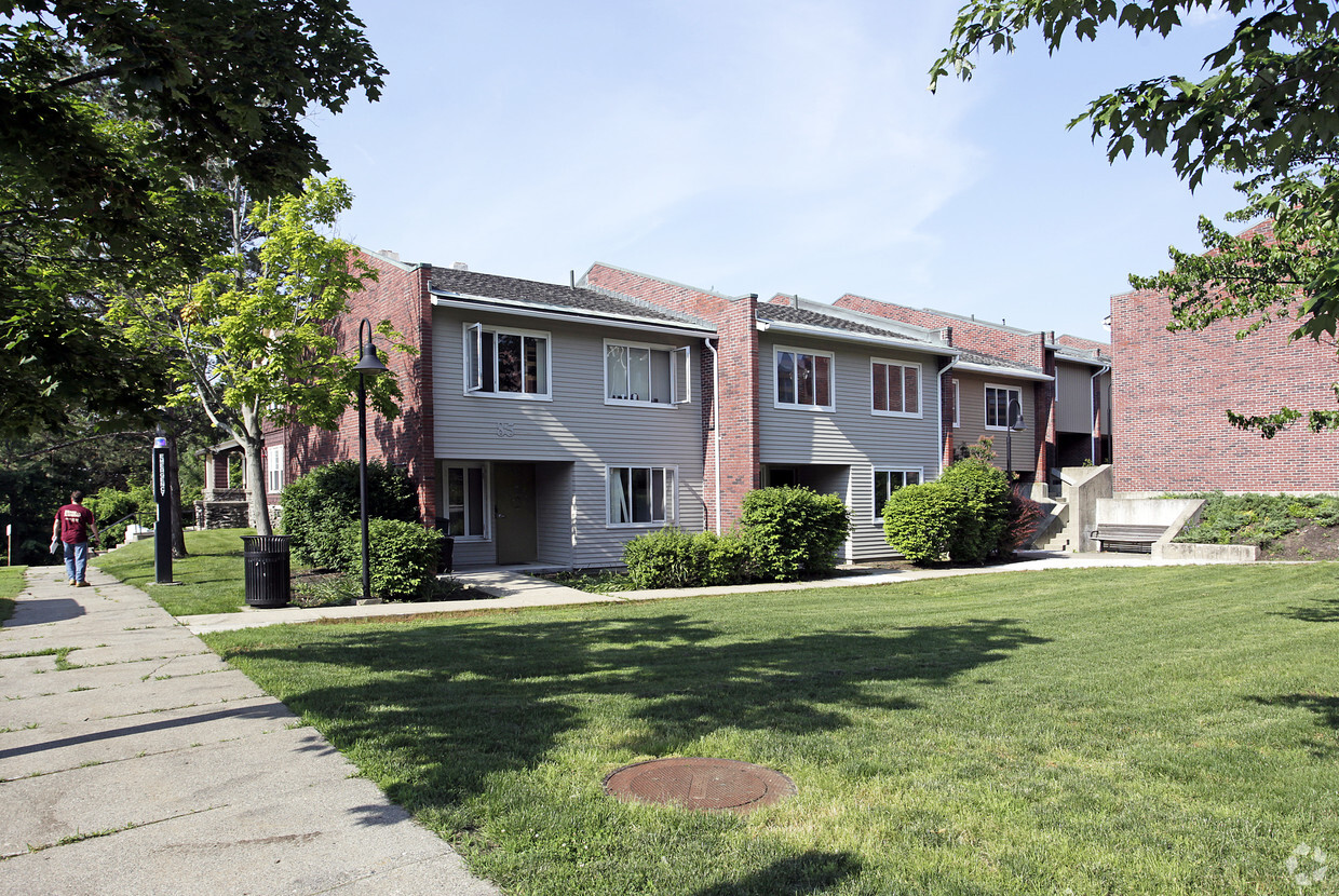 Primary Photo - Ellsworth-Fuller Apts