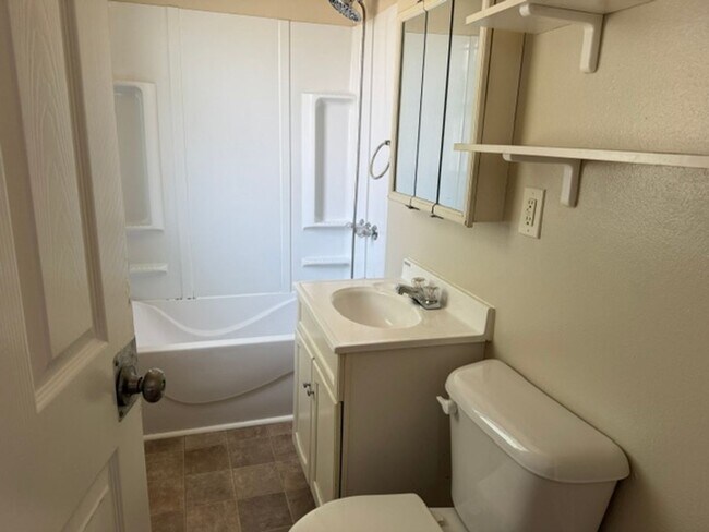 Building Photo - Large 3 Bedroom 1 bath, 2 car garage West Allis home
