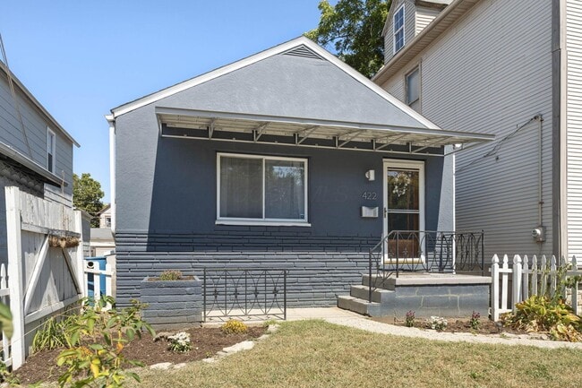 Building Photo - 422 E Whittier St