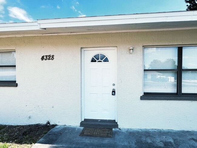 Building Photo - Ready Immediately, 3/1 Pool home, centrall...
