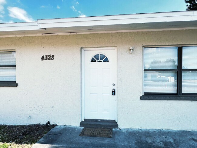 Foto del edificio - Ready Immediately, 3/1 Pool home, centrall...