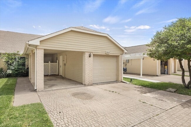 Photo - 2504 Brook Hollow Court Unit Townhome