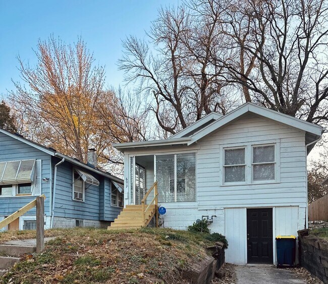 Foto del edificio - 2 Bedroom Home For Rent *** 1/2 OFF 1ST MO...