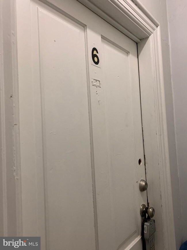 Building Photo - 165 Summit Ave