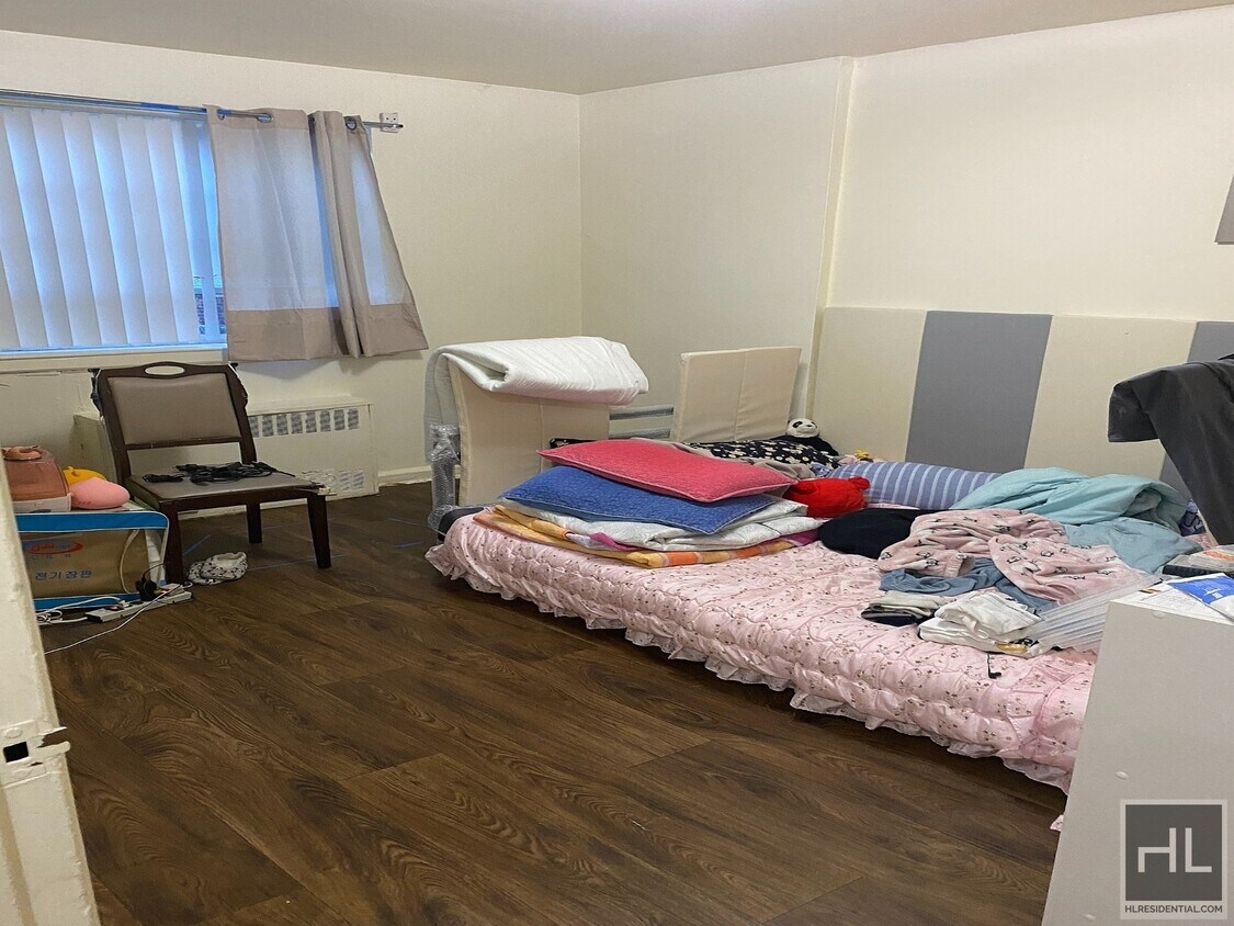 Building Photo - Nice One Bedroom in Bayside/Auburndale NY