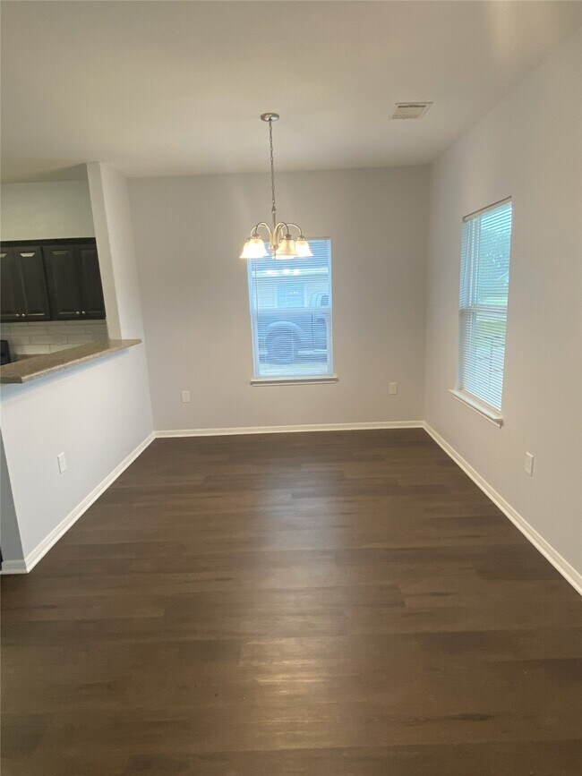 Building Photo - 3151 Roe Dr