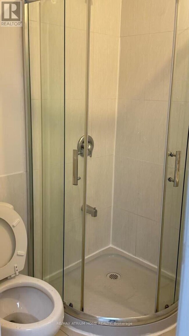 Building Photo - 413 Spadina Ave.