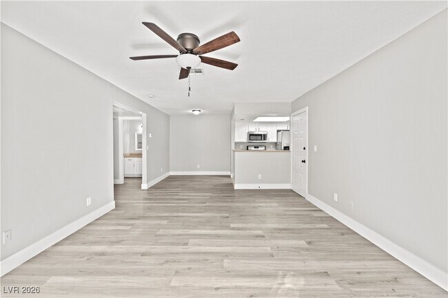 Building Photo - 7100 W Pirates Cove Rd