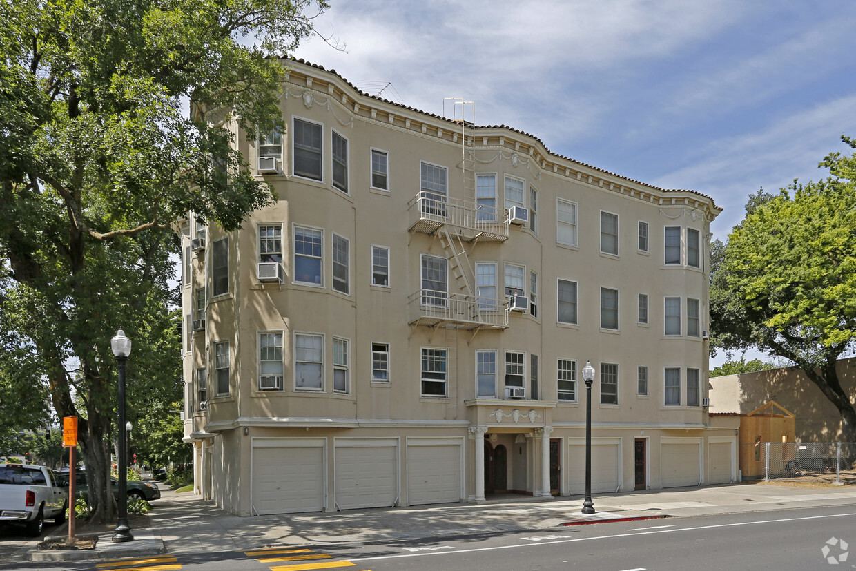 Primary Photo - Fortview Apartments