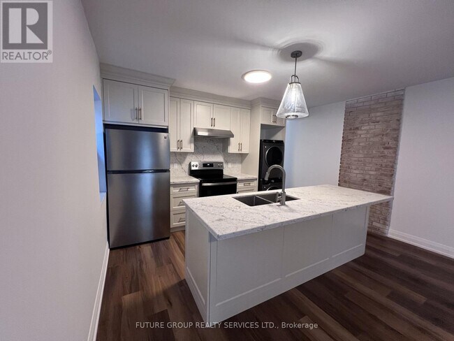 Photo du bâtiment - 4876-4876 Simcoe St