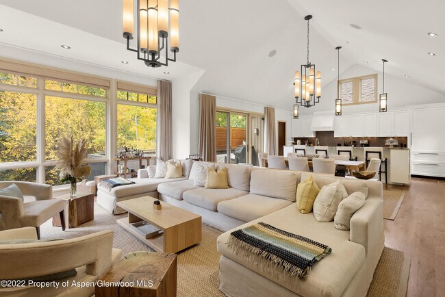 Foto del edificio - 509 W Hopkins Ave