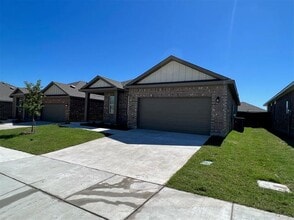 Building Photo - 752 Richmond Dr