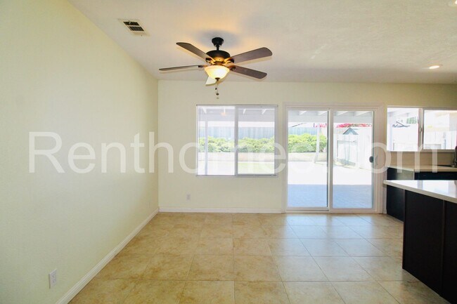 Building Photo - 10944 Salinas Way