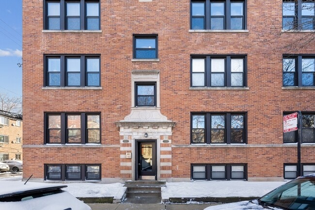Building Photo - 1515 W Cullom Ave