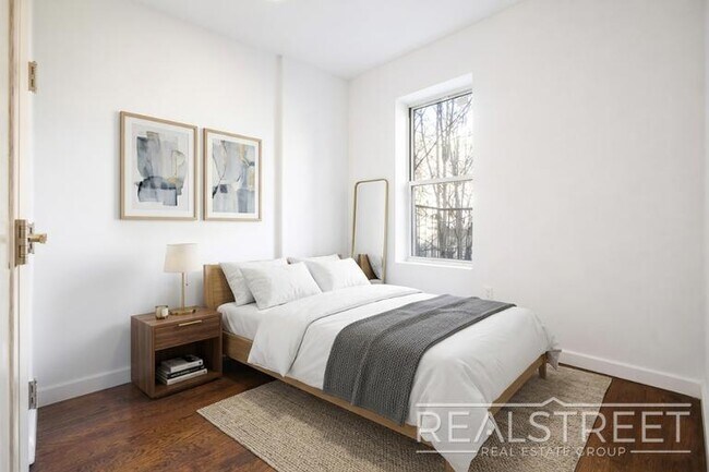 Foto del edificio - 3 BED 1.5 Bath in Bed Stuy
