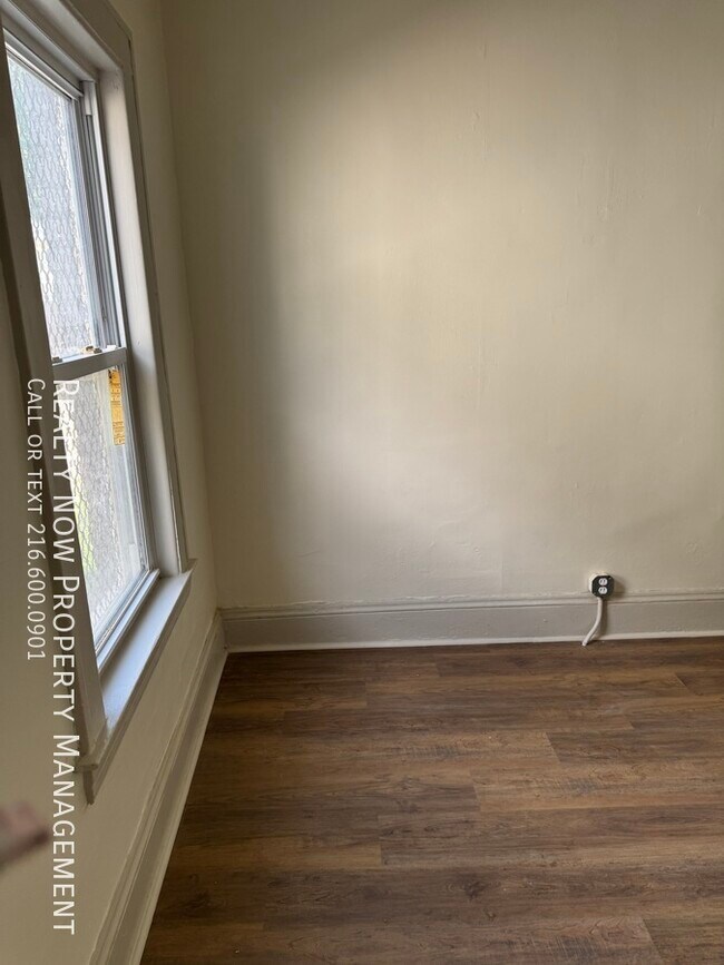 Foto del edificio - 2649 E 110th St