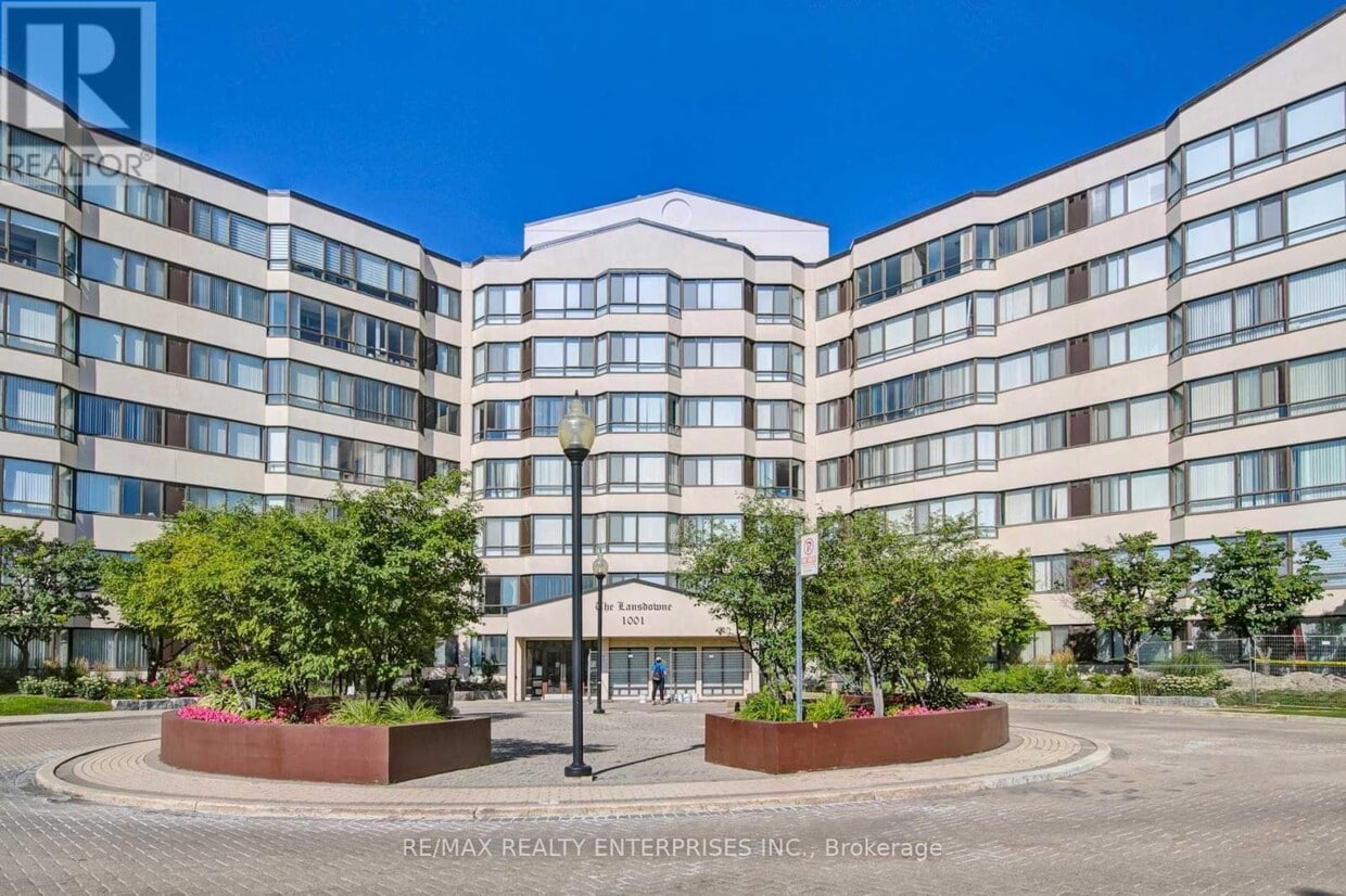 Primary Photo - 1001-1001 Cedarglen Gate